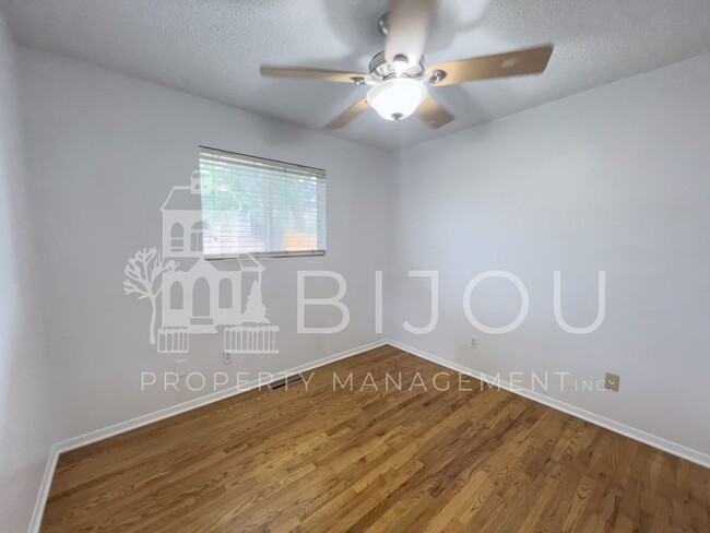 Building Photo - Lovely Four Bedroom