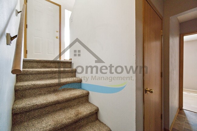 Building Photo - 4 Bedroom 2 Bathroom Home with Attached 2 ...