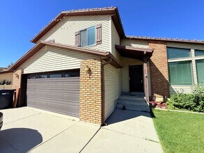Building Photo - Newly Updated 4-Bedroom Home in Sandy!