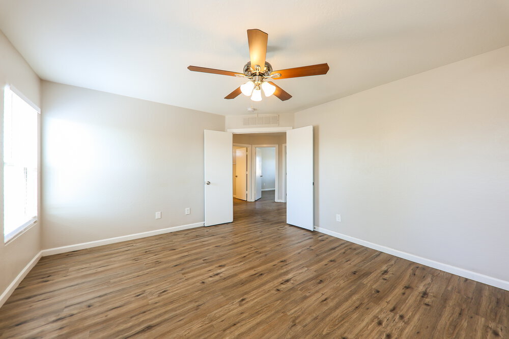 Building Photo - 12329 W Windrose Dr