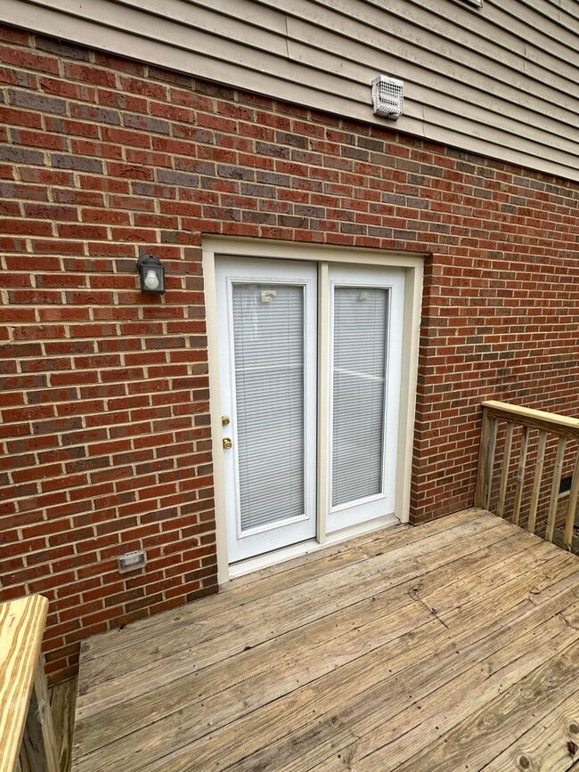 Building Photo - 2003 River Ridge Rd