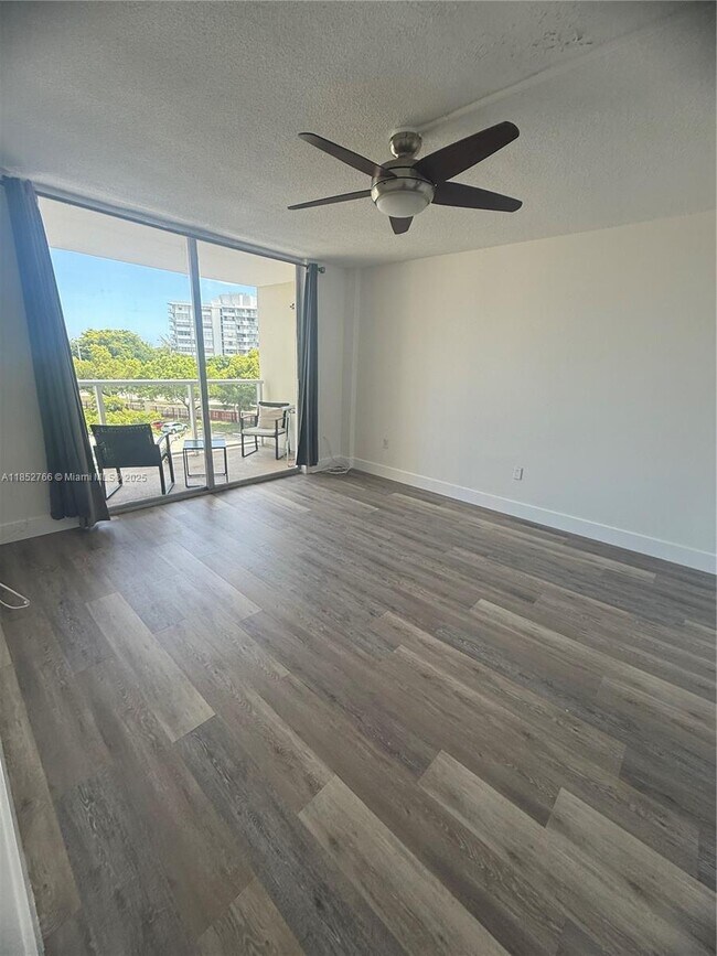 Building Photo - 1351 NE Miami Gardens Dr