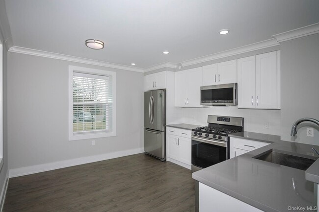 Building Photo - 75 Circle Dr