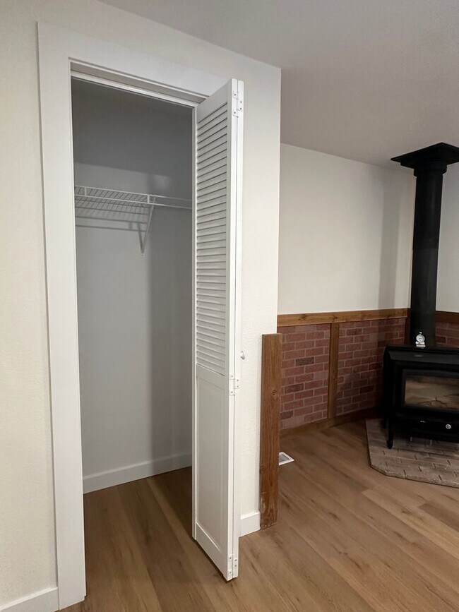 Building Photo - Completely Remodeled Home on 1 Acre in DRW