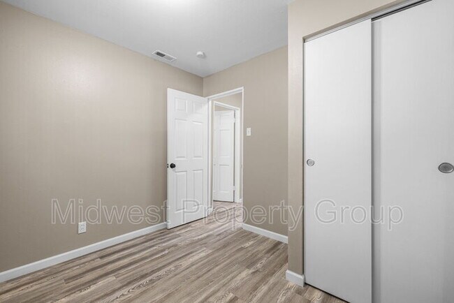 Building Photo - 15 Juno Dr