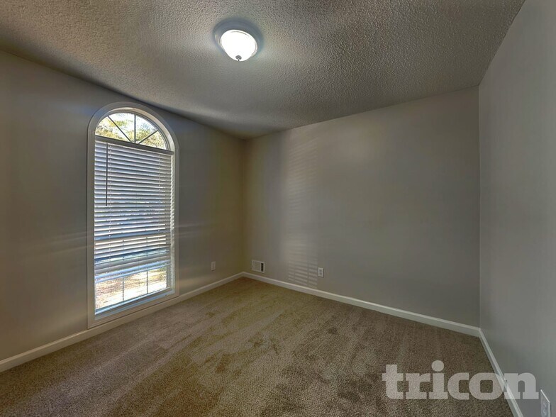 Building Photo - 118 Valleydale Dr