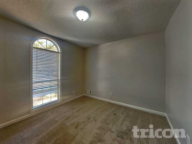 Building Photo - 118 Valleydale Dr