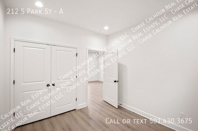 Building Photo - 212 S Park St