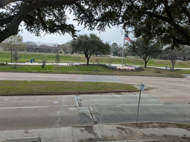 Building Photo - 5550 N Braeswood Blvd