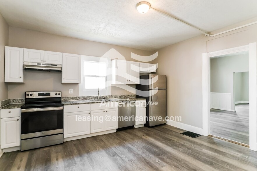 Building Photo - 603 E Oak St