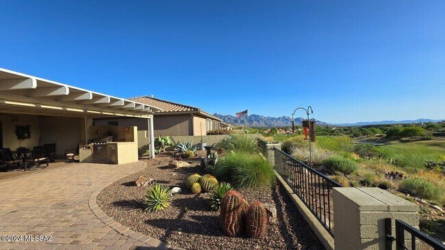 Building Photo - 37796 S Golf Course Dr