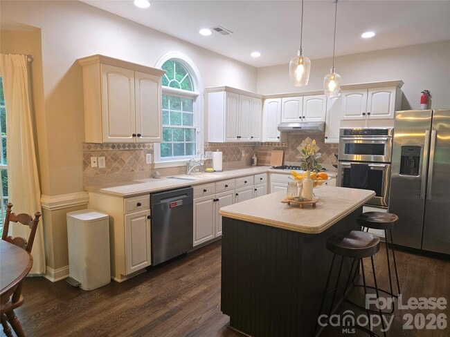 Building Photo - 8800 Ferngrove Ct