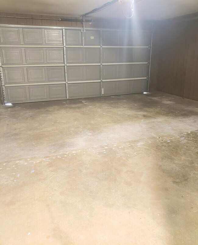 Building Photo - 3 Bedroom Steps from Rudman Trail & Souths...