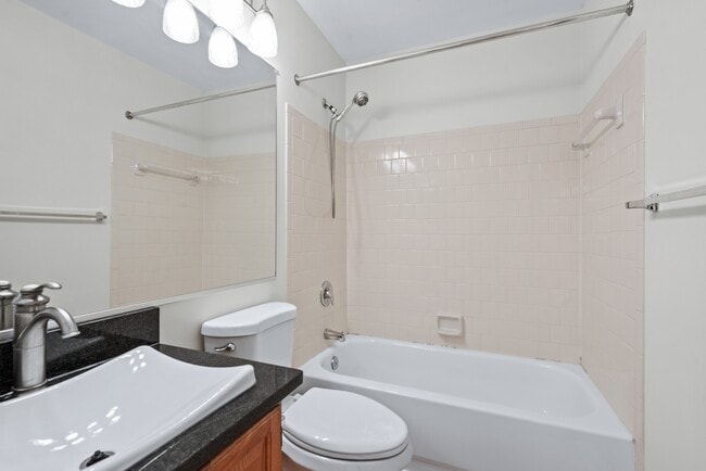 Building Photo - 20 White Pine Ct