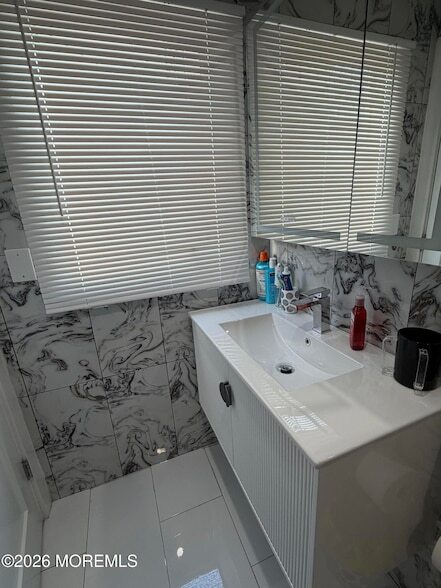 Building Photo - 191 Delaware Ave