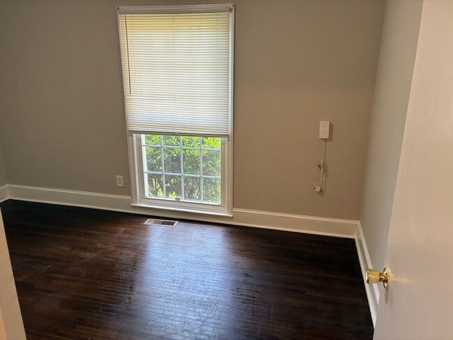 Building Photo - 4000 Winfield Dr