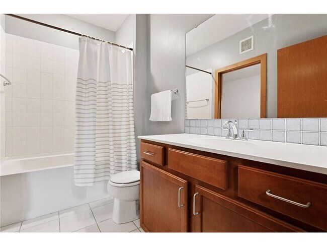 Building Photo - 15 E Franklin Ave