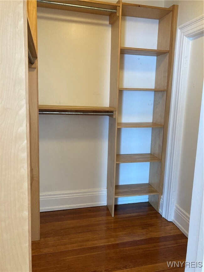 Building Photo - 451 Franklin St