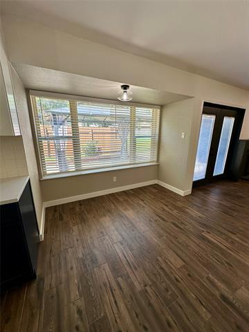 Building Photo - 120 Lakeway Dr