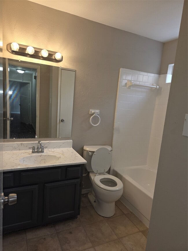 Building Photo - 6303 Gladewell Dr