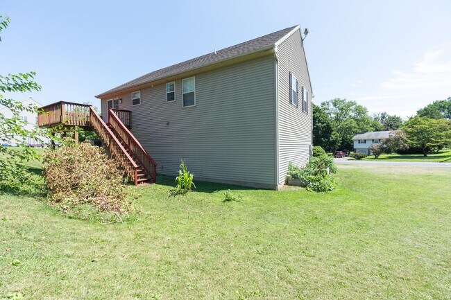 Building Photo - 2072 Sheaffer Rd
