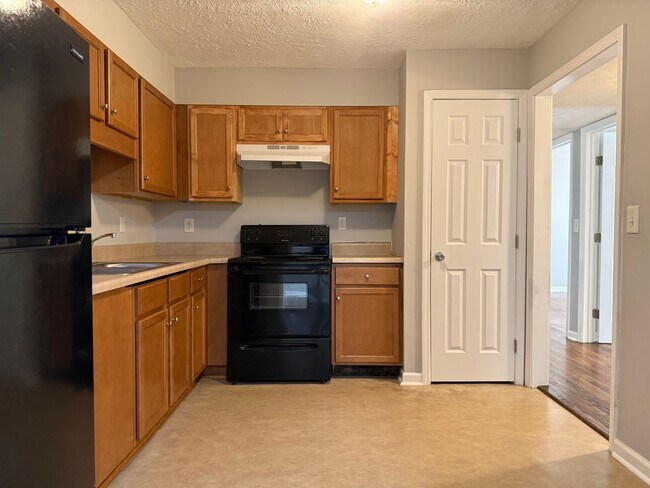 Building Photo - Completely Renovated 2 Bedroom / 2 Bathroom Apartment!