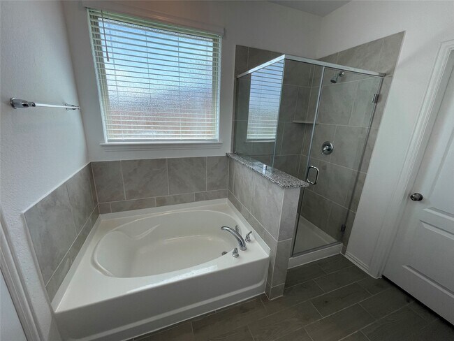 Building Photo - 8111 Royal Palm Ct