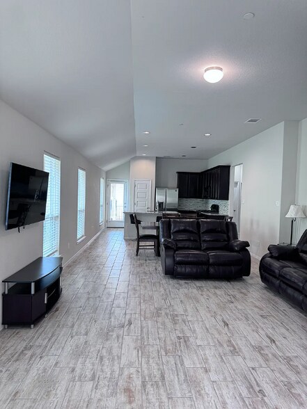 Building Photo - 2800 Joe Dimaggio Blvd