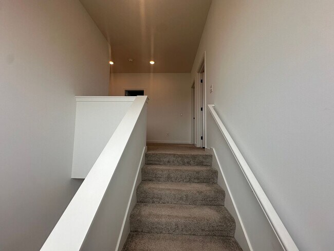 Building Photo - Home For Rent Papillion