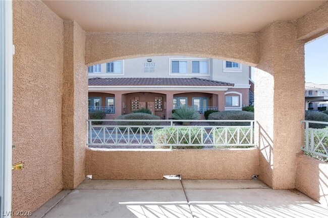 Building Photo - 10525 Pine Glen Ave