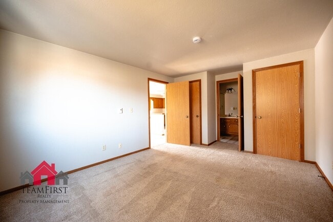 Building Photo - 488 S Good Hope Rd