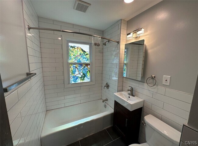 Building Photo - 207 Draper Ave