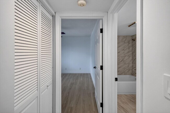 Building Photo - 14375 Strathmore Ln