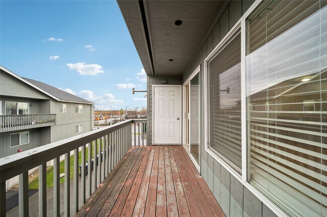 Building Photo - 9905 William Jones Cir