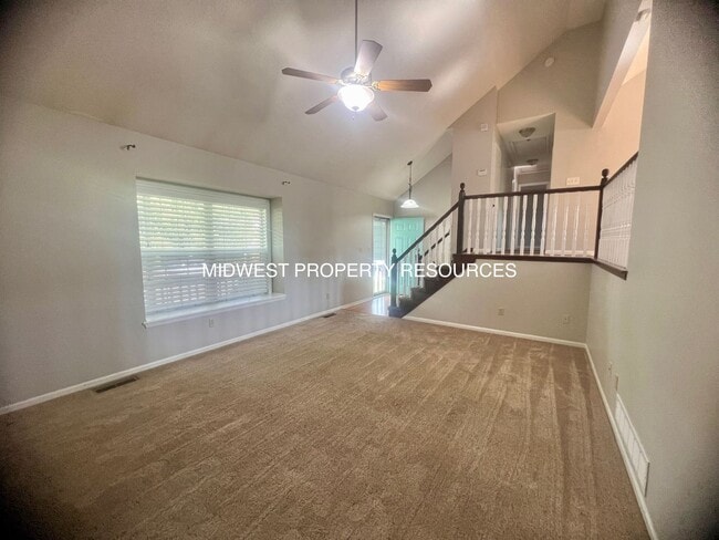 Building Photo - Refreshing & Tidy Lee's Summit Split for L...