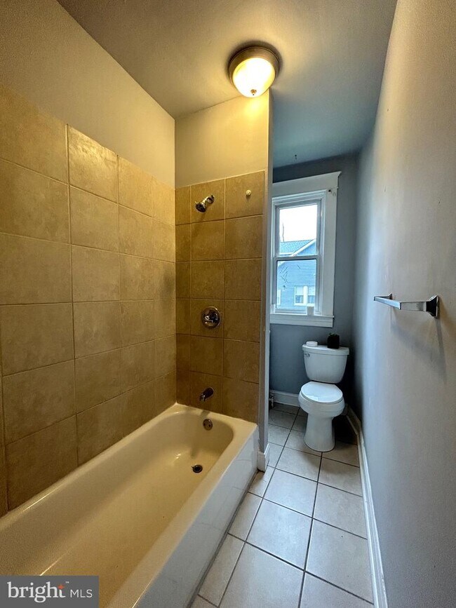 Building Photo - 3819 Woodlea Ave