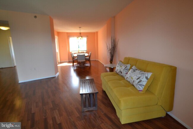 Building Photo - 15101 Interlachen Dr