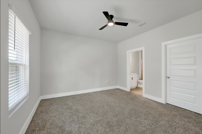 Building Photo - 4 Bedroom Home Near NAS Pensacola