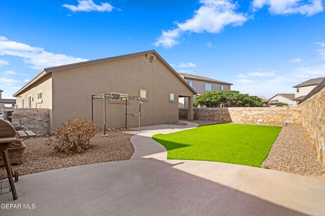 Building Photo - 6981 Black Mesquite Dr