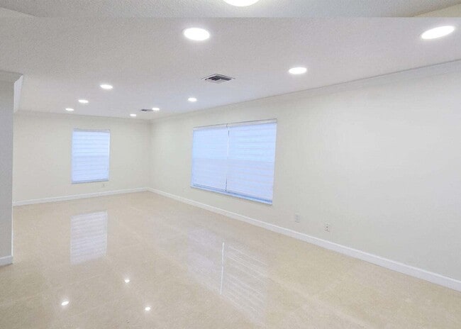 Building Photo - 6125 NW 40th St