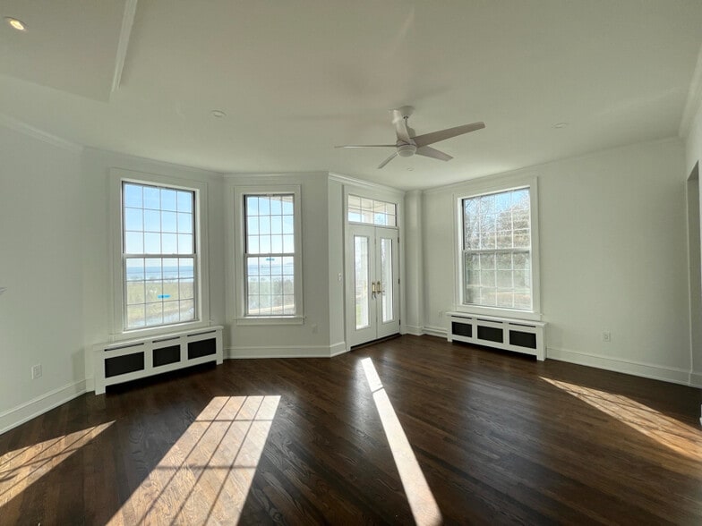 Building Photo - 1228 E Juneau Ave