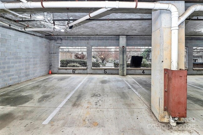 Building Photo - 712 N Davidson St