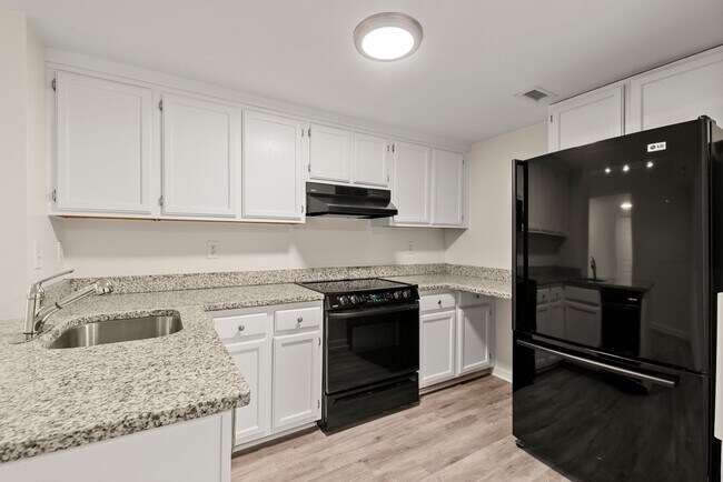 Building Photo - Studio Condo Steps from Piedmont Park!