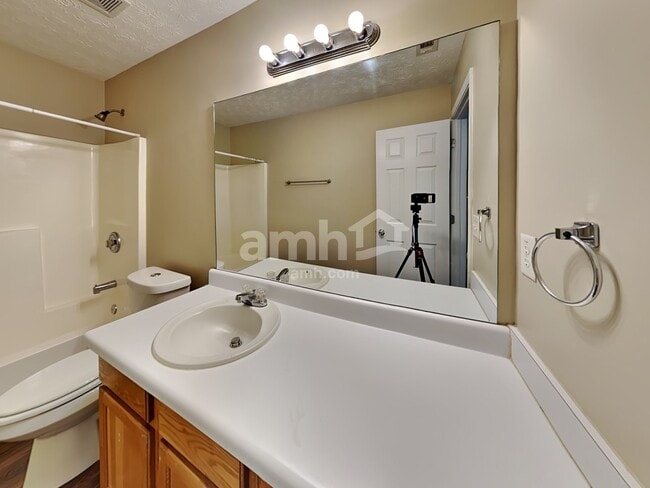 Building Photo - 1905 Barnett W Ct NE