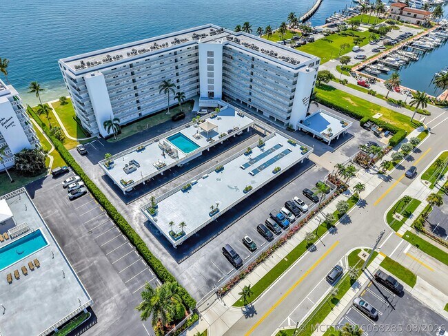 Building Photo - 301 Lake Shore Dr