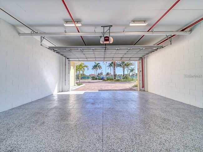 Building Photo - 755 Collany Rd