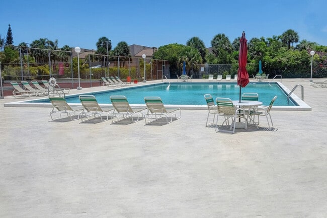 Building Photo - 470 Executive Center Dr