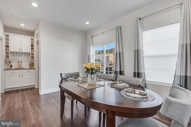 Building Photo - 11411 Tolkien Ave