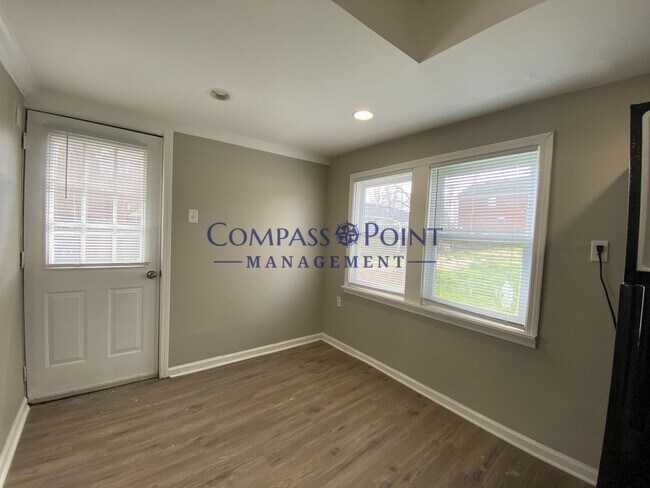 Building Photo - This huge 4 bedroom 1 bathroom house is Now Available!!