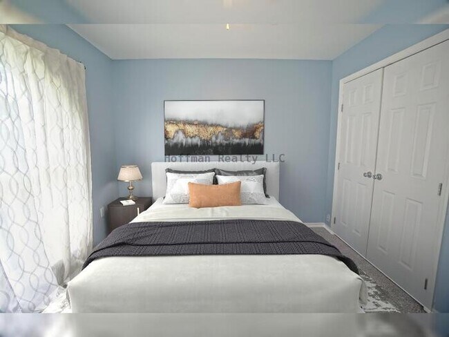 Building Photo - Charming 3 Bed, 2 Bath Home with Pond View in Sought-After Community